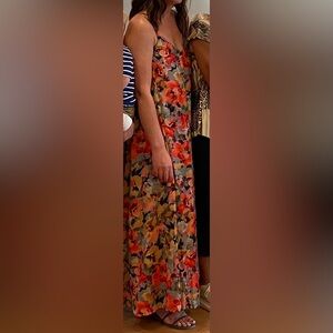 Tahari silky maxi dress/gown with built in bra and pockets, size small